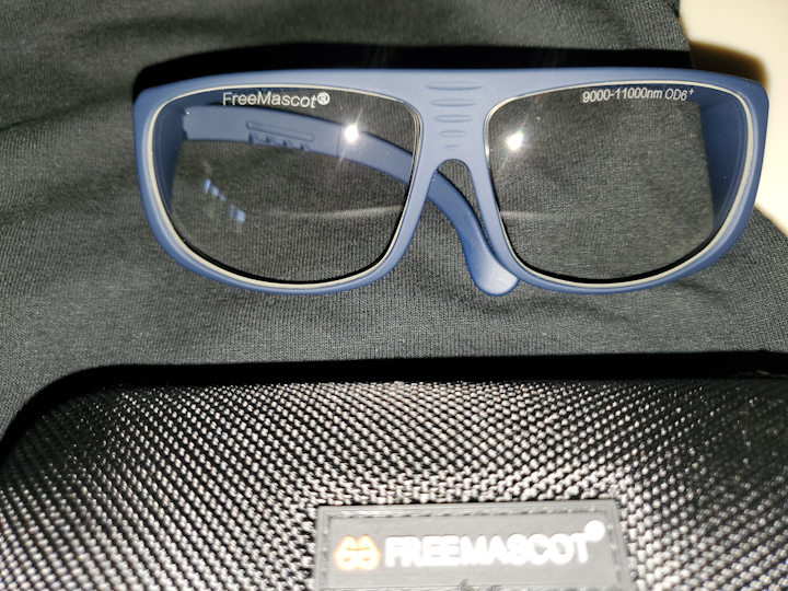 co2_safety_glasses.png